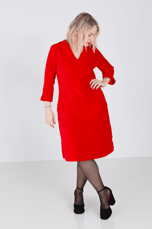 Saga röd velourklänning med fickor 