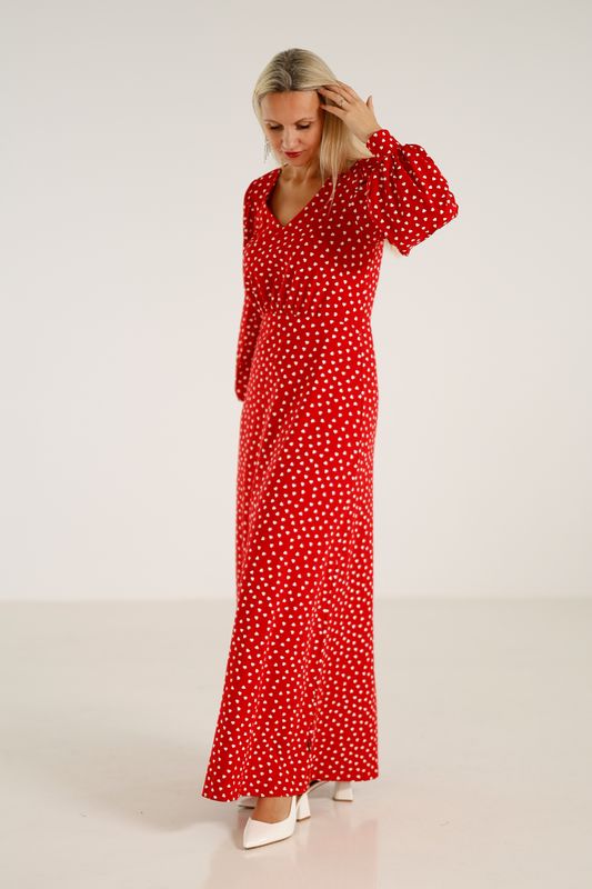 Viktoria röd och vit hjärtklänning