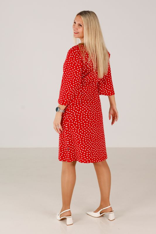 Camilla rödvit hjärtklänning