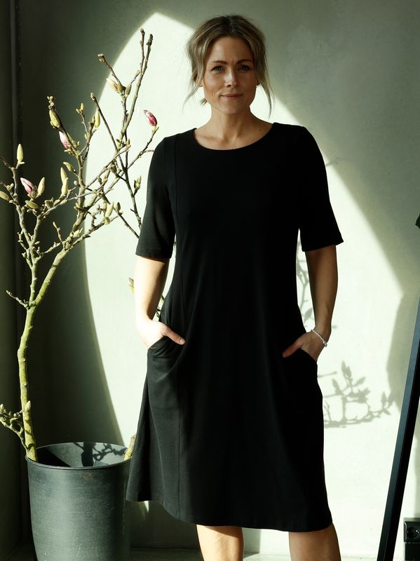 Sara svart bambus klänning 