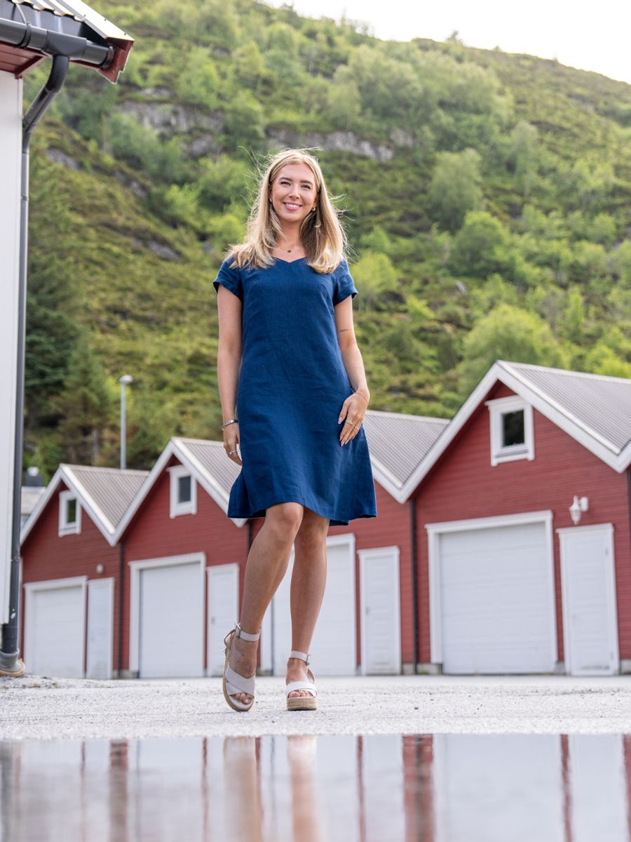 Hannalena navyblå linne klänning