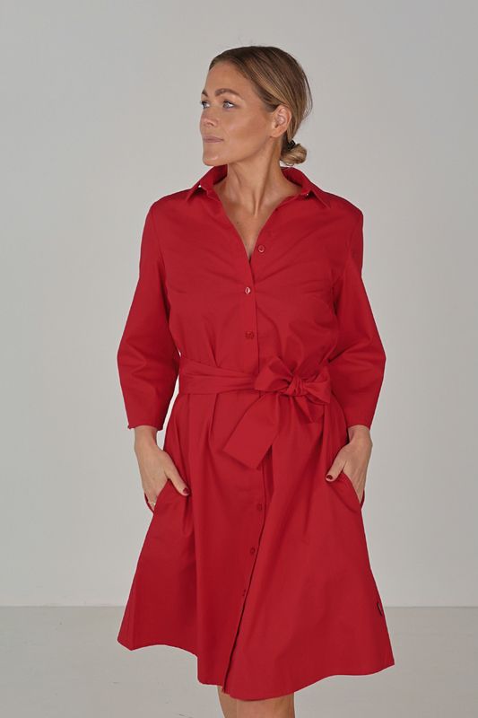 Frøydis röd skjortklänning