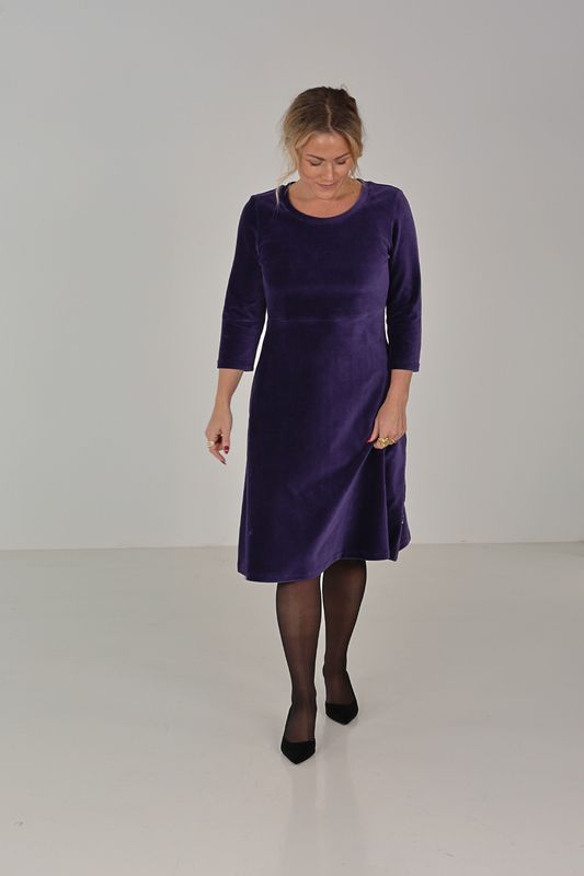 Elli dark violet klänning babycord 