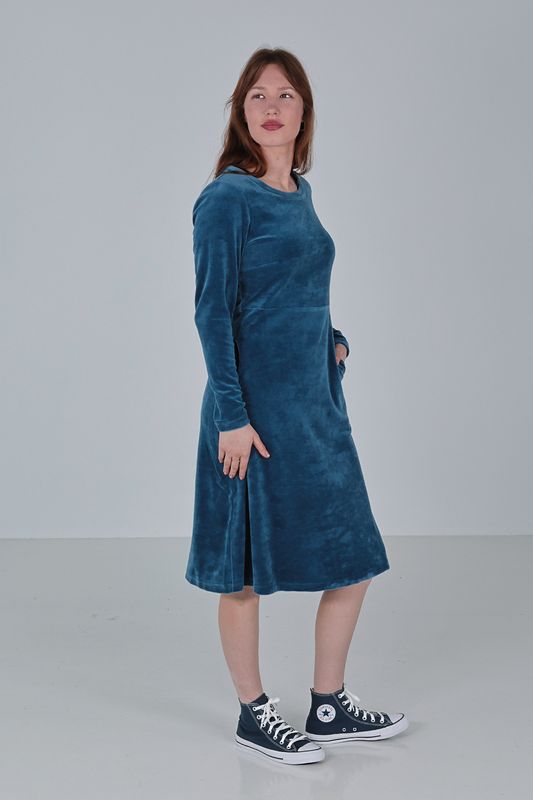 Barbro basklänning i dusty blue velour