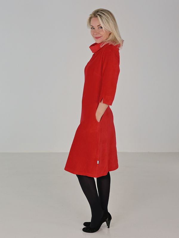 Sanna röd klänning i velur