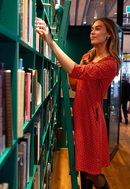 Huvudbild Sonja orange och rosa mönstrad klänning