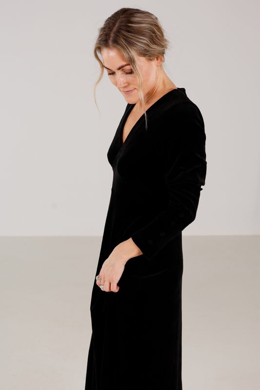 Inga svart lång velurklänning