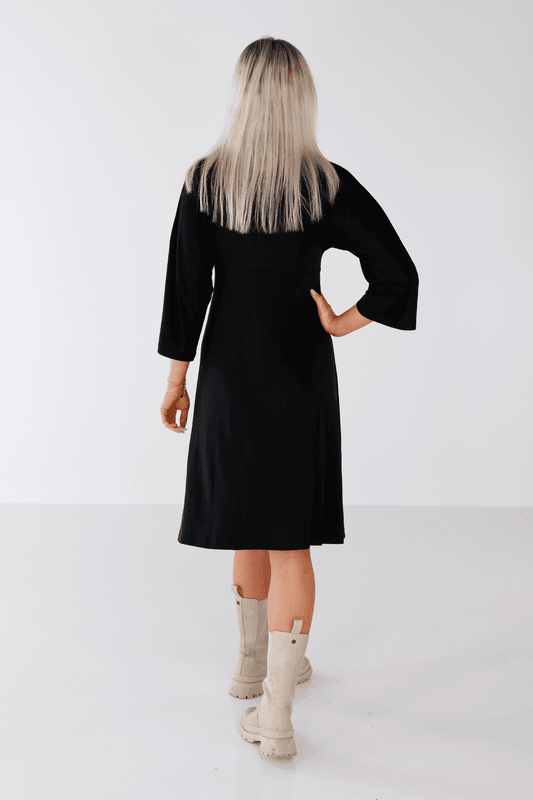 Lilja fantastisk svart basisklänning