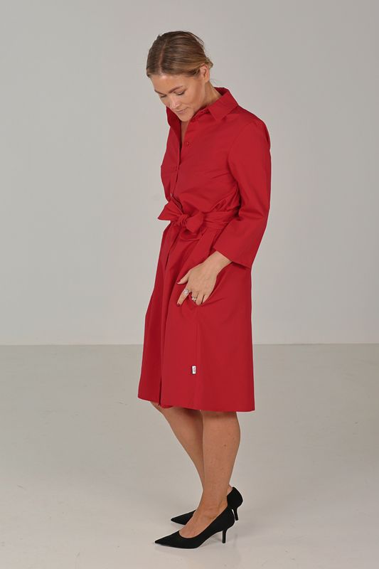 Frøydis röd skjortklänning